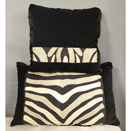 Комплект декоративных подушек черные с вышивкой Р.Аллен 2шт (50*30,30*30)