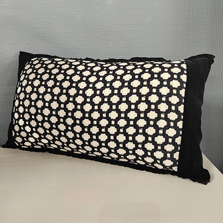 Комплект декоративных подушек черная и белая Р.Аллен 2шт (50*30)
